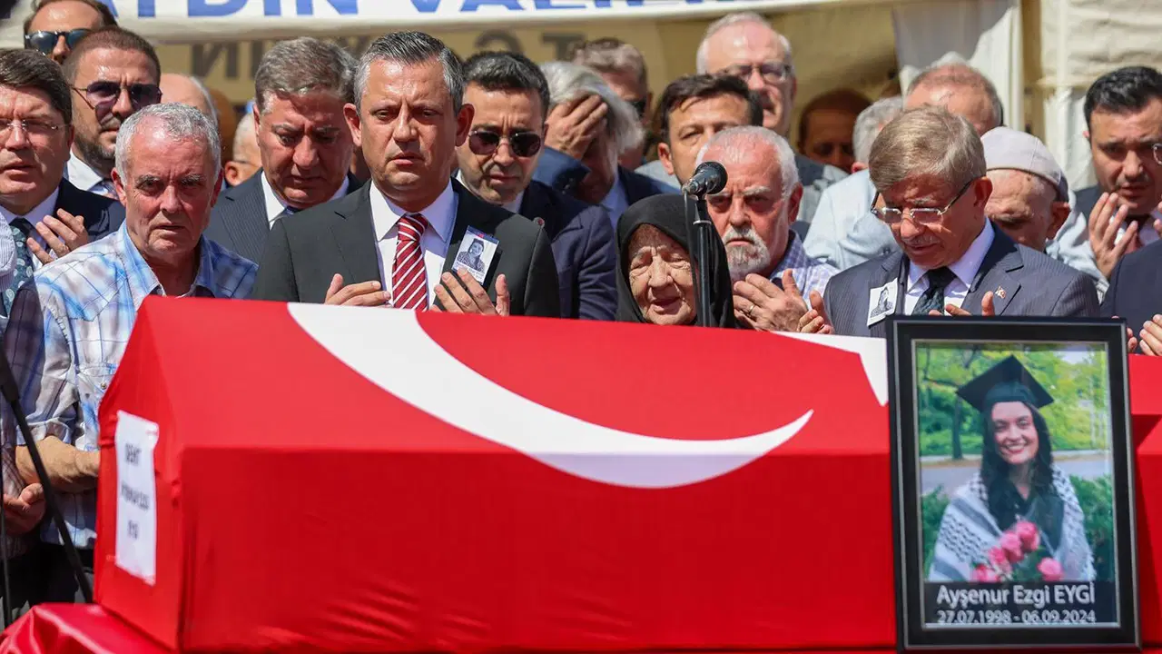 ozgur ozel aysenur ezgi eygiyi andi yZwugmjT