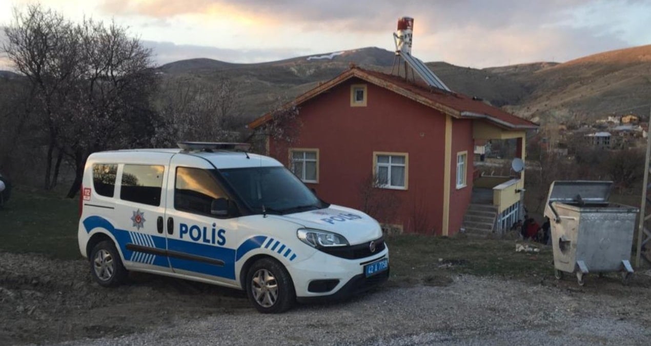 sizan gazdan zehirlenen anne ile kizi oldu 3jJ7F66Q