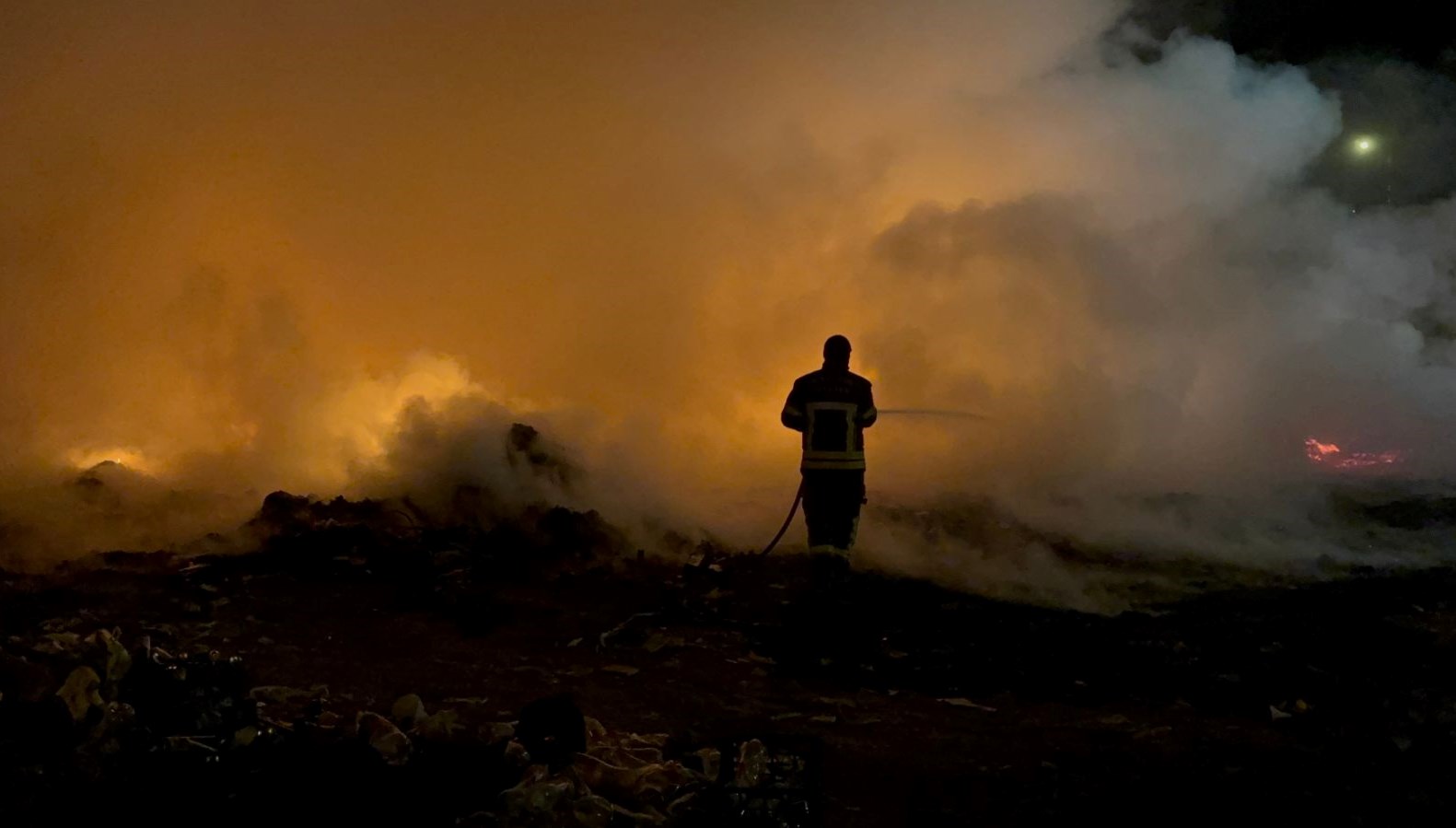 atik yangini eve sicramadan sonduruldu u4t8pI2b.jpg