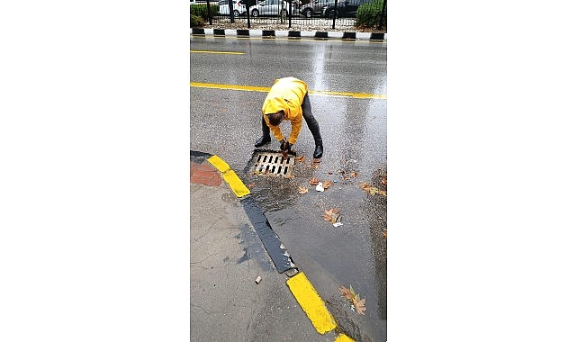 buyuksehir ve maski ekipleri yagmur icin sahada I1rKTh6P