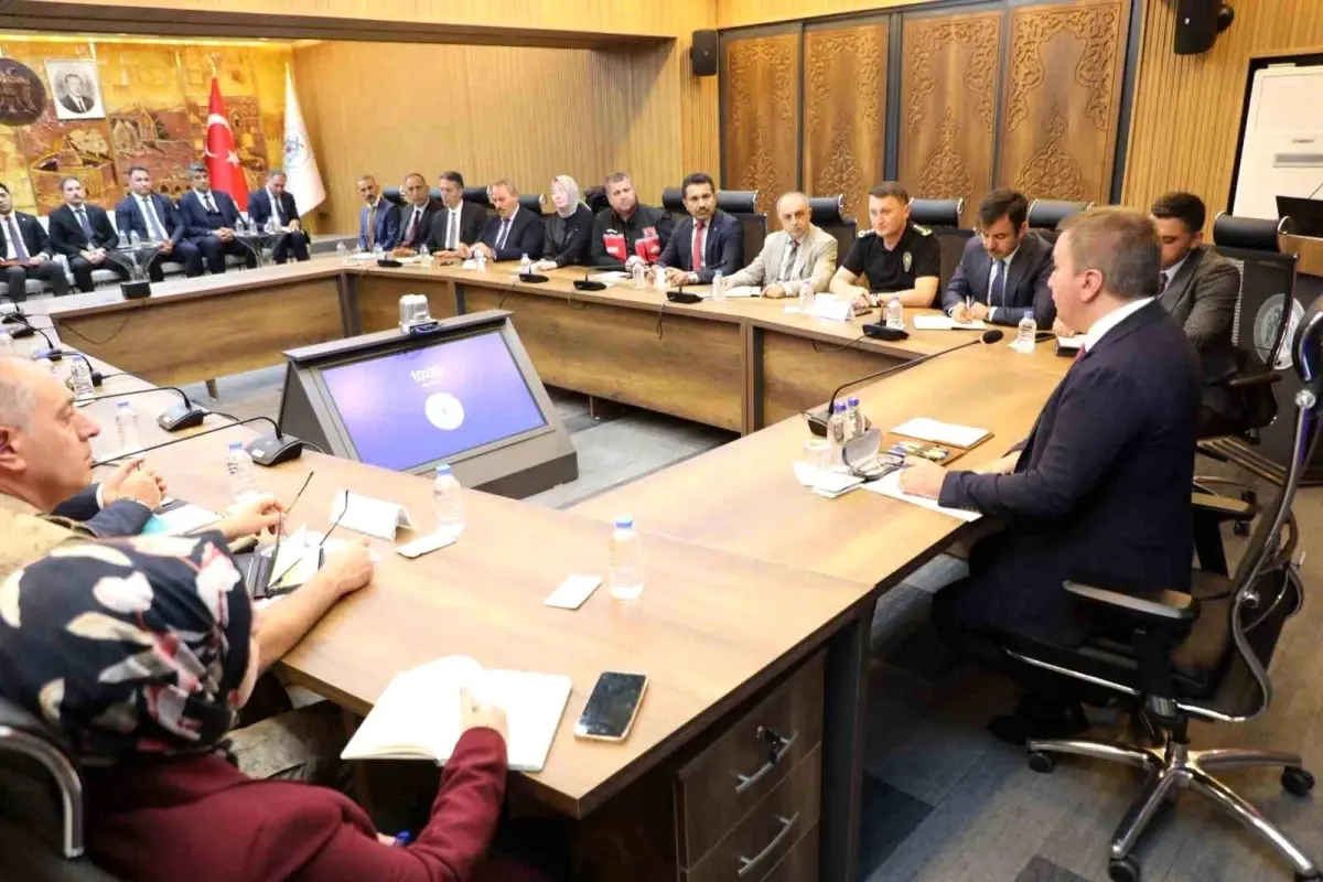 erzincanda birim amirleri toplantisi KHp4vjZm