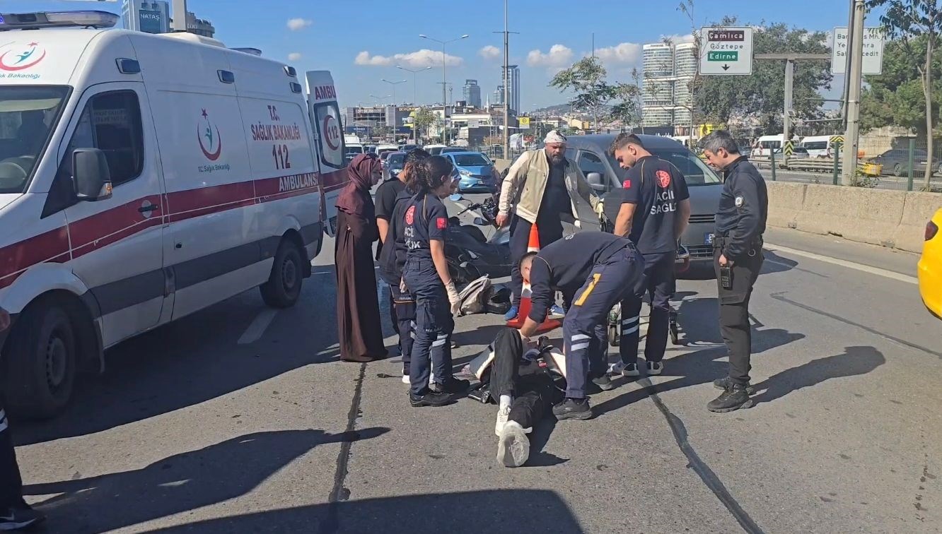 kadikoyde sapagi kaciran otomobil surucusu motosiklete carpti i1rv7q4n