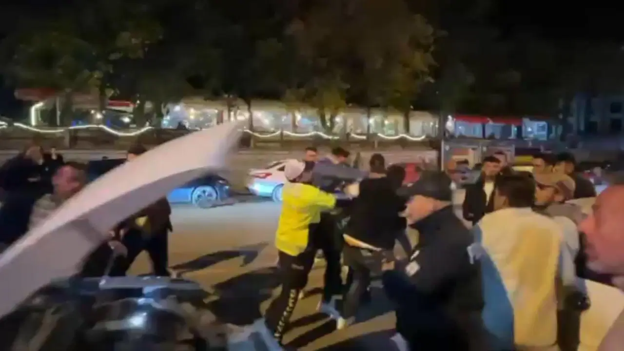 kaza sonrasi tekme ve yumruklar havada ucustu B4pz5KsN.jpg